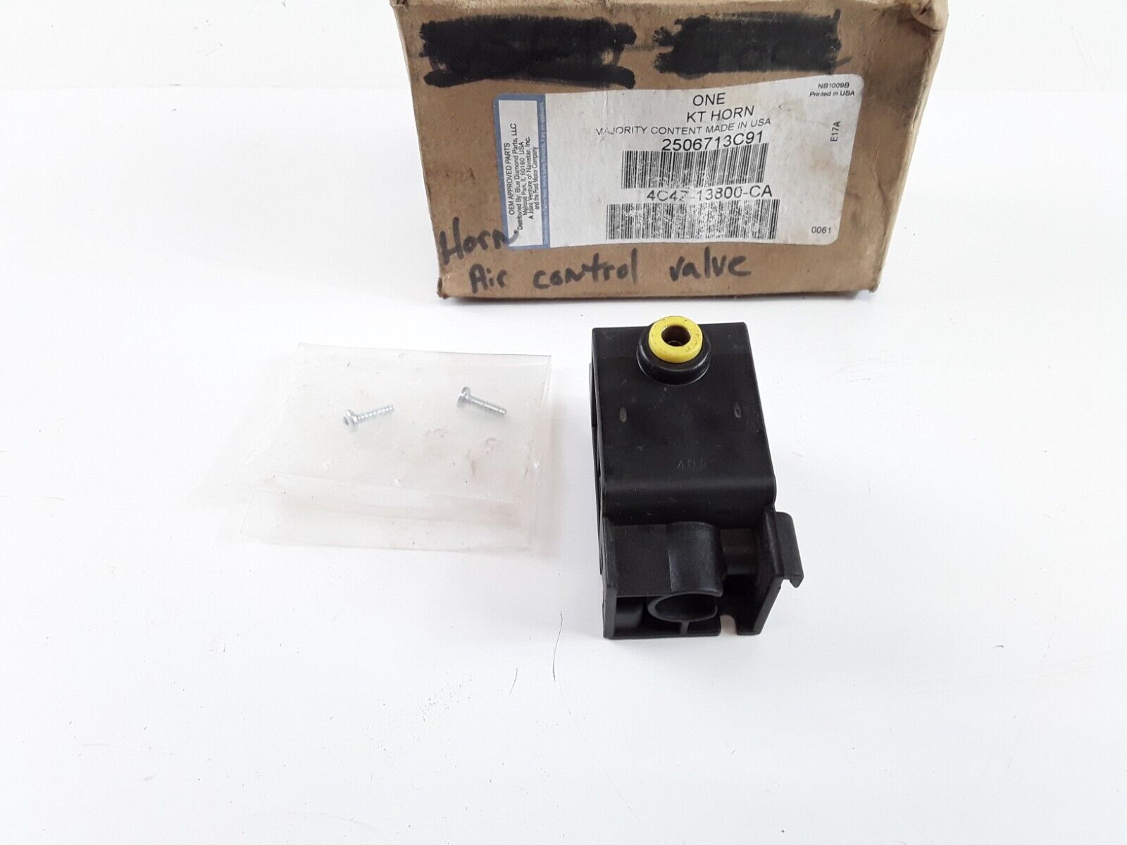 INTERNATIONAL NAVISTAR 2506713C91 Air Horn Solenoid Control Valve Normally Close - HotCarParts