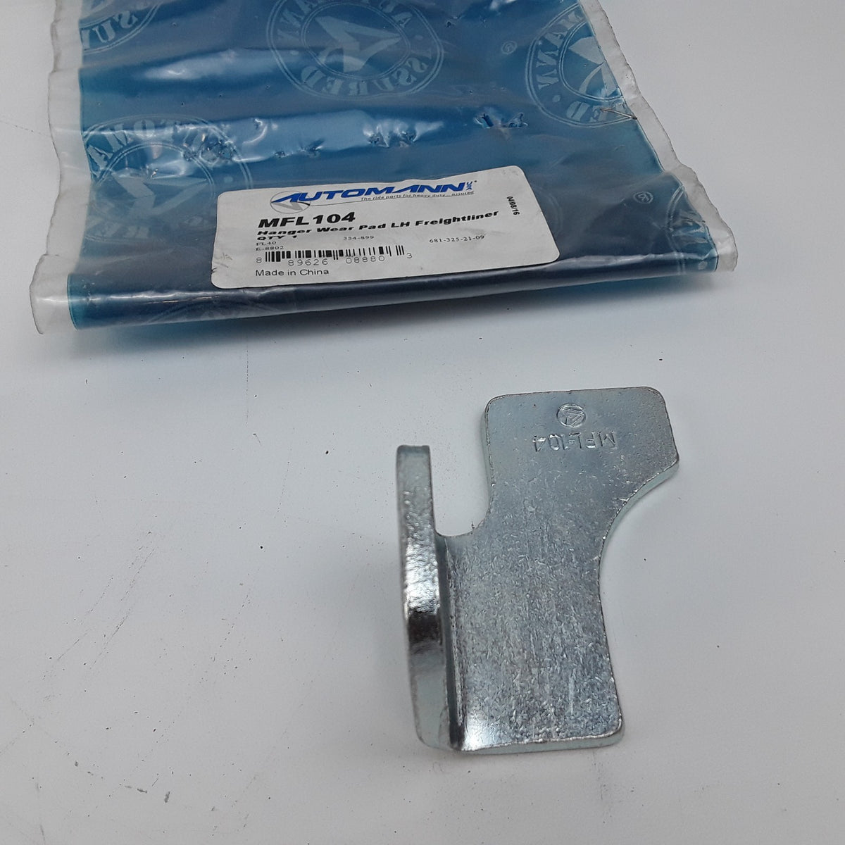 Automann MFL104 Left Air Suspension Hanger Wear Pad For Freightliner Trucks