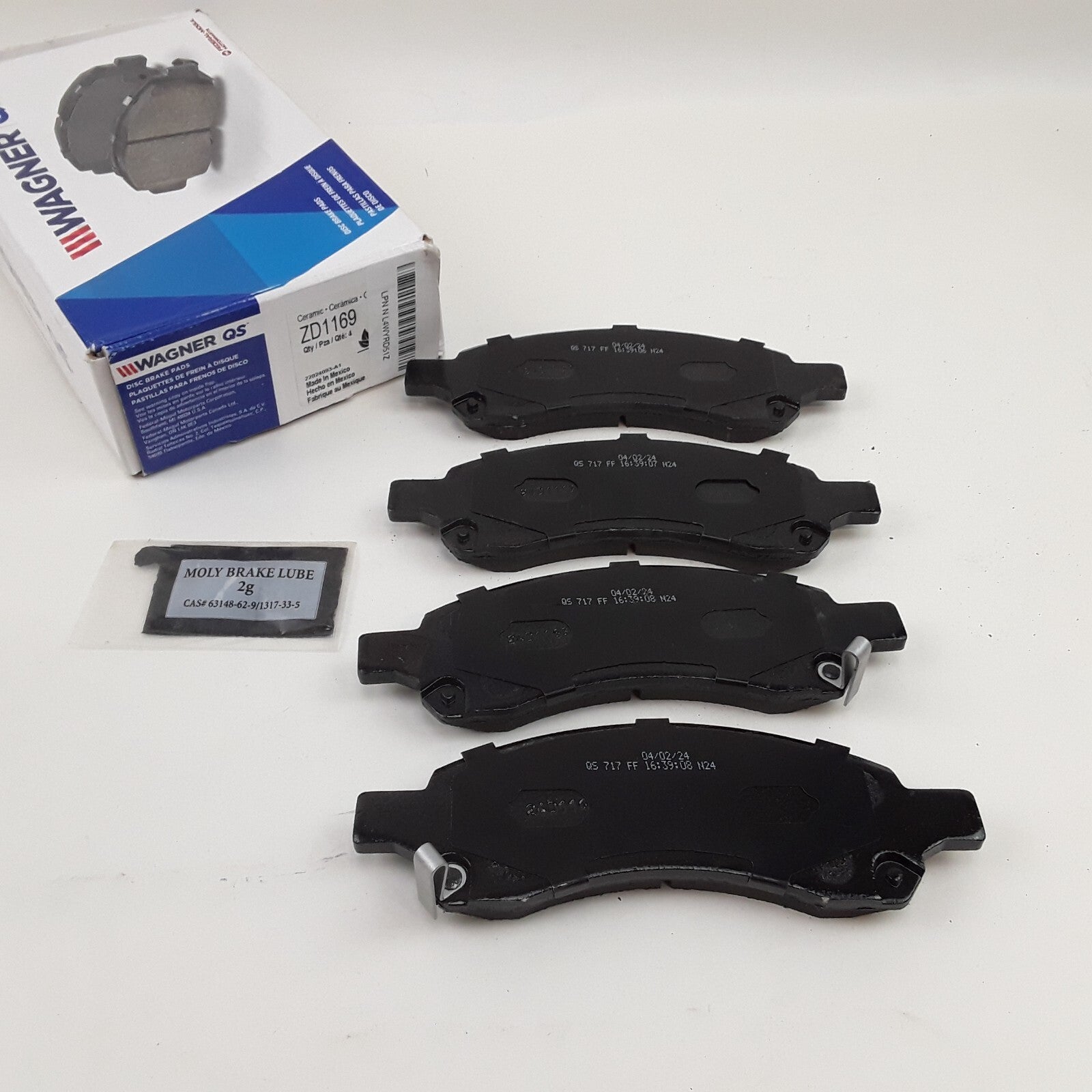 Front Disc Brake Pads For Chevrolet Traverse 2009 2010-2017 GMC Acadia 2007-2016