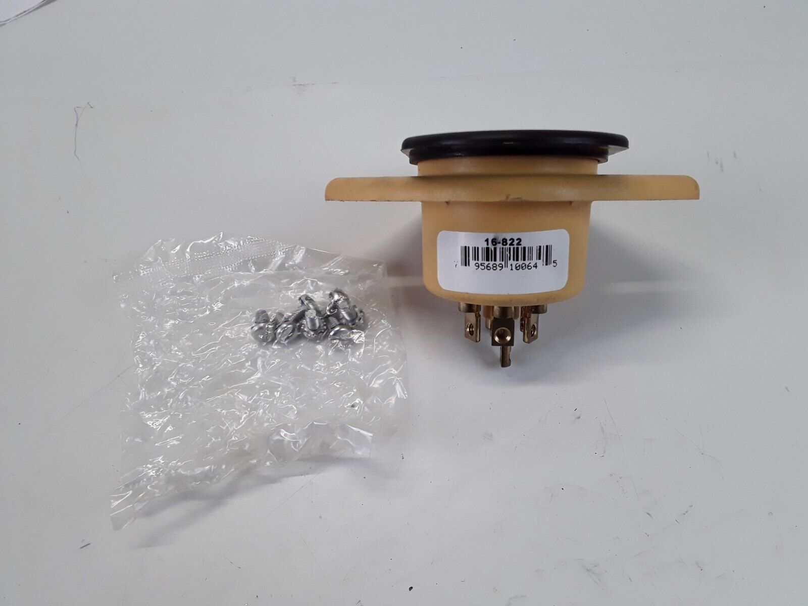 16-822 Phillips Iso Socket Sta-Dry ABS 2 Hole 7-Way Ring Term Fast Free Shipping - HotCarParts