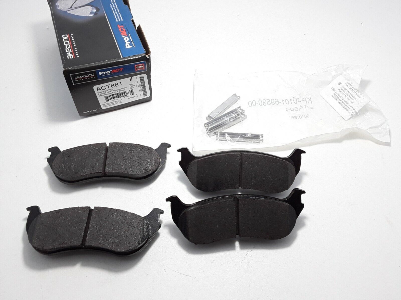 Disc Brake Pads Rear Akebono ACT881 For Ford Explorer,Mercury Mountaineer 02-04 - HotCarParts