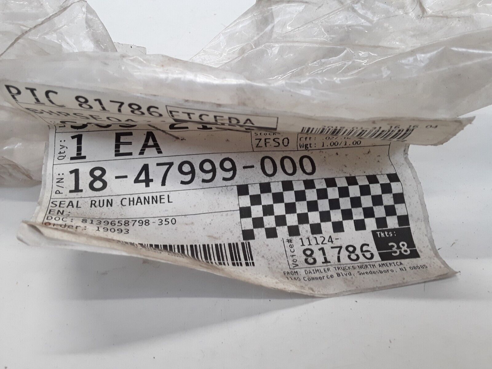 FREIGHTLINER WEATHER STRIP CAB FRONT DOOR SEAL GLASS RUN CHANNEL LOWER - HotCarParts