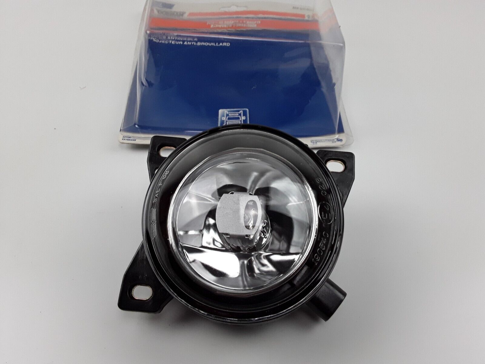 Fog Light For Peterbilt 579 587 T660 2011 2012 2013 2014 2015 2016 2017 2018 19 - HotCarParts