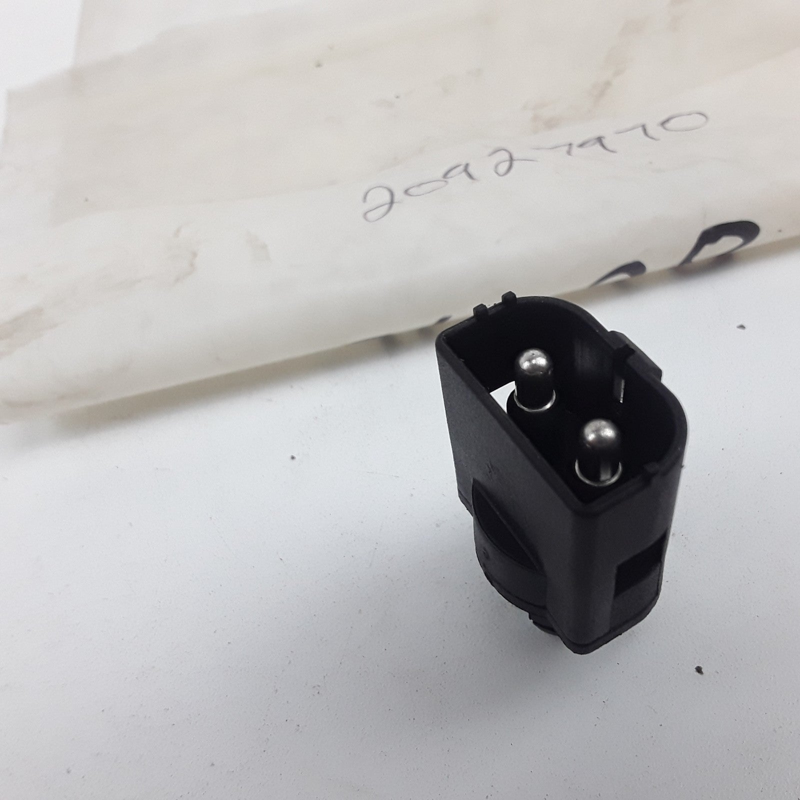 Volvo 20927970 Ambient Temperature Sensor Assembly Fits Volvo Trucks