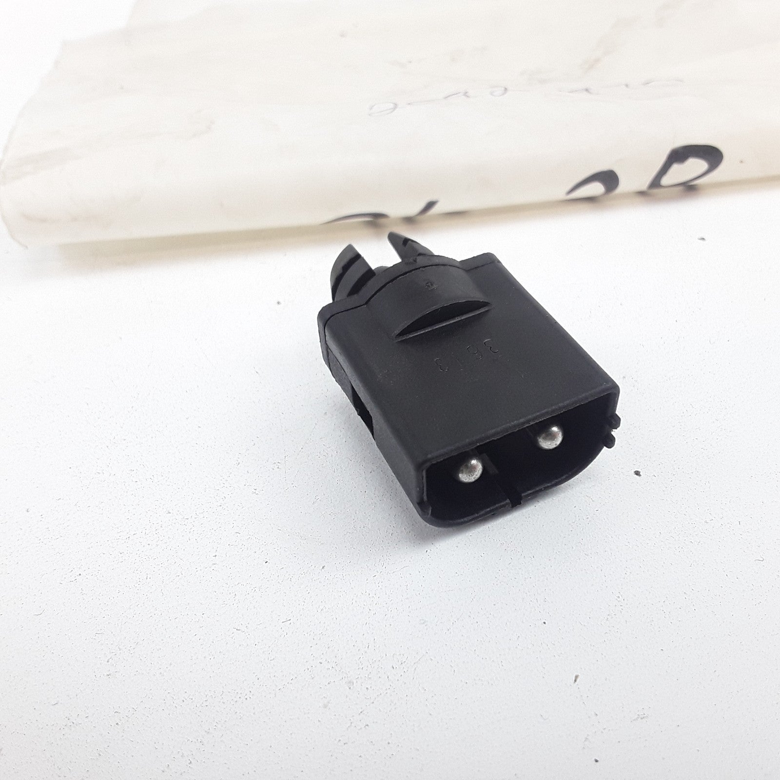 Volvo 20927970 Ambient Temperature Sensor Assembly Fits Volvo Trucks