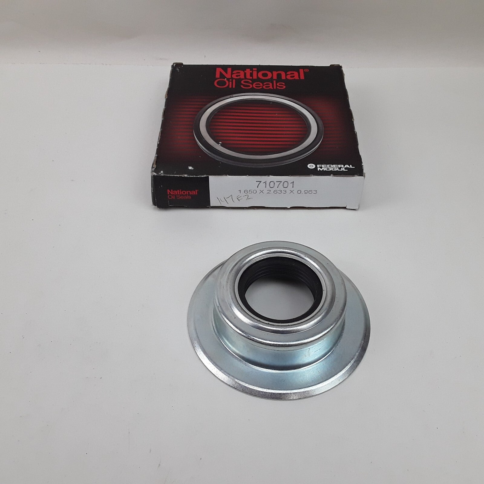 Axle Spindle Seal Fits Ford Excursion 2005 F-250/350/450/550 Super Duty 2005-22