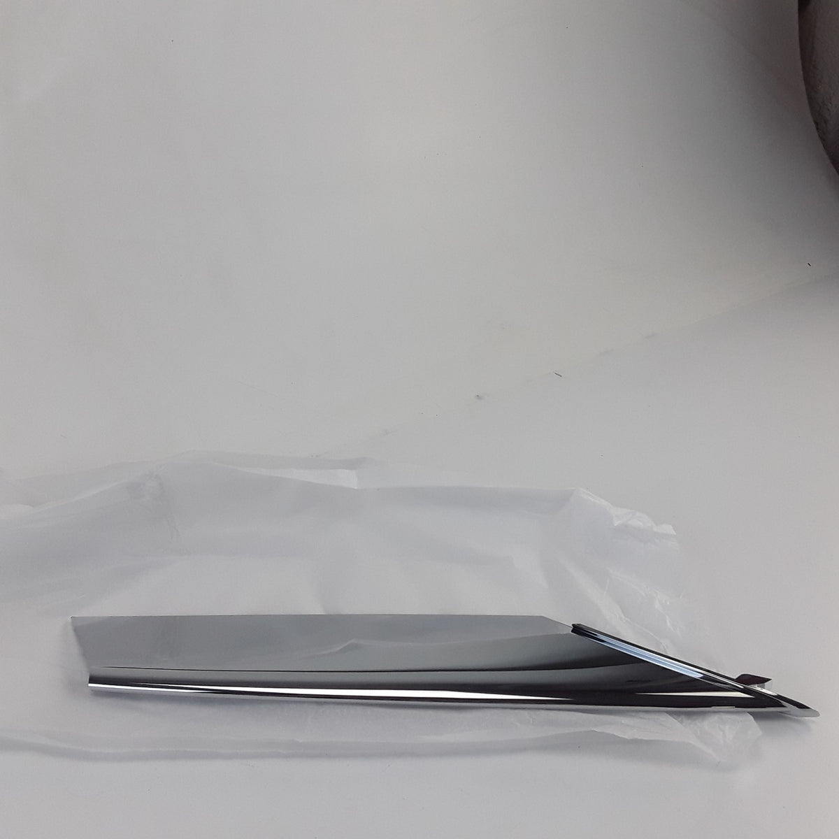 For Tesla Model S 2016-2021 RH Front Fog Light Lower Spear Trim 1056381-00-C OEM