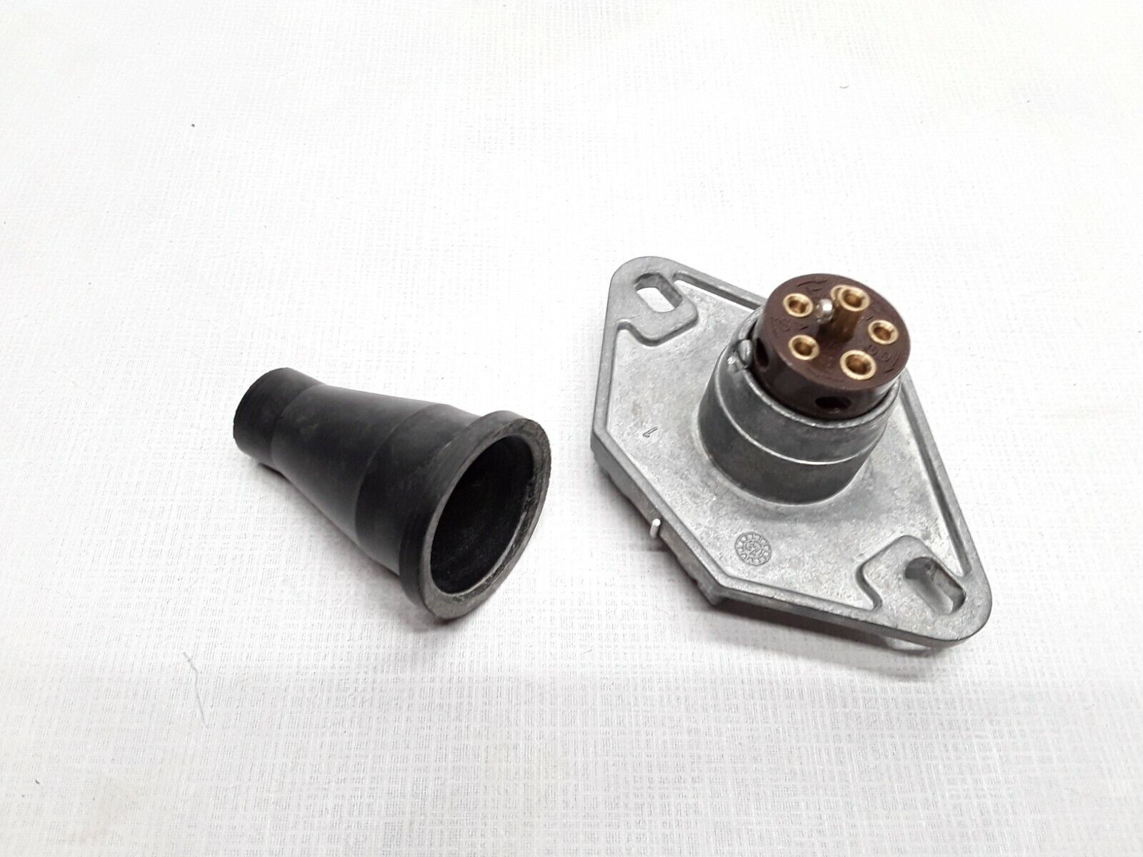 GENUINE Pollak 11-608P 6-Way Connector Socket w Rubber Boot 9lgp4 FAST SHIPPING - HotCarParts
