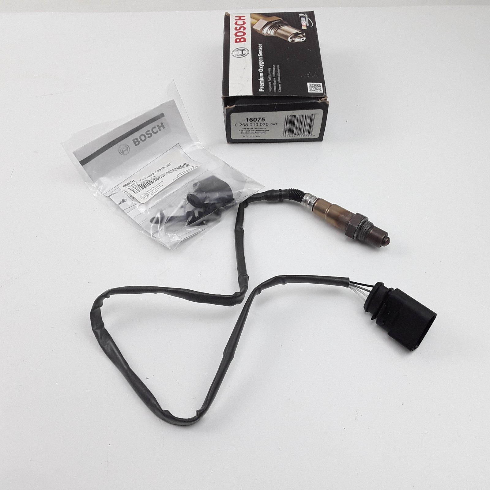 Bosch 16075 Premium Oxygen Sensors Assembly For Volkswagen Jetta (2004-2005)