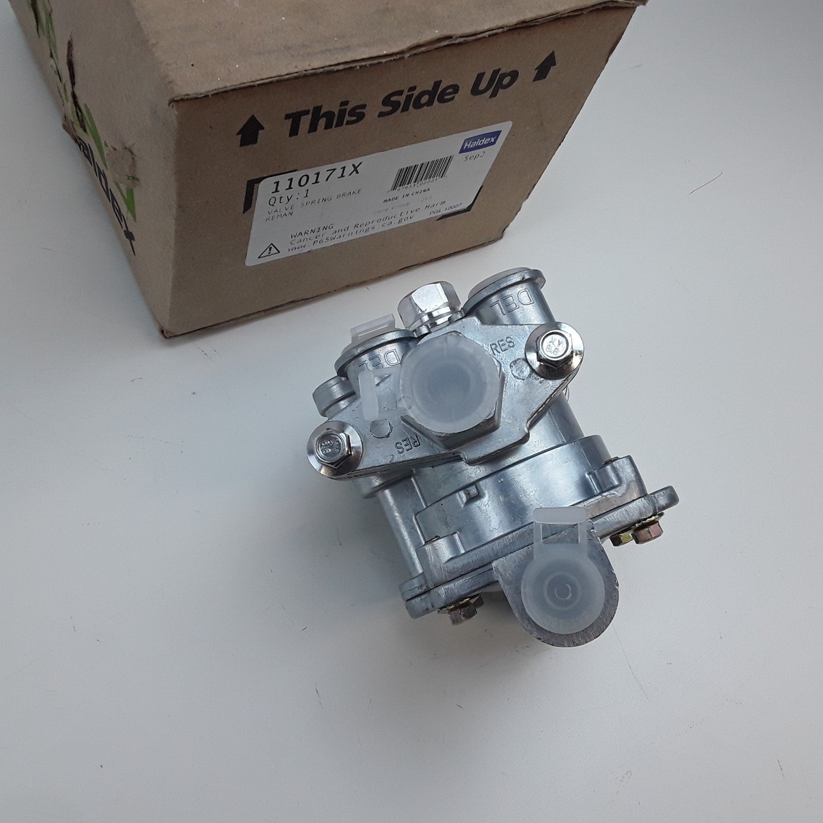 Haldex 110171X Air Spring Brake Valve Assembly Protected Reservoir 90