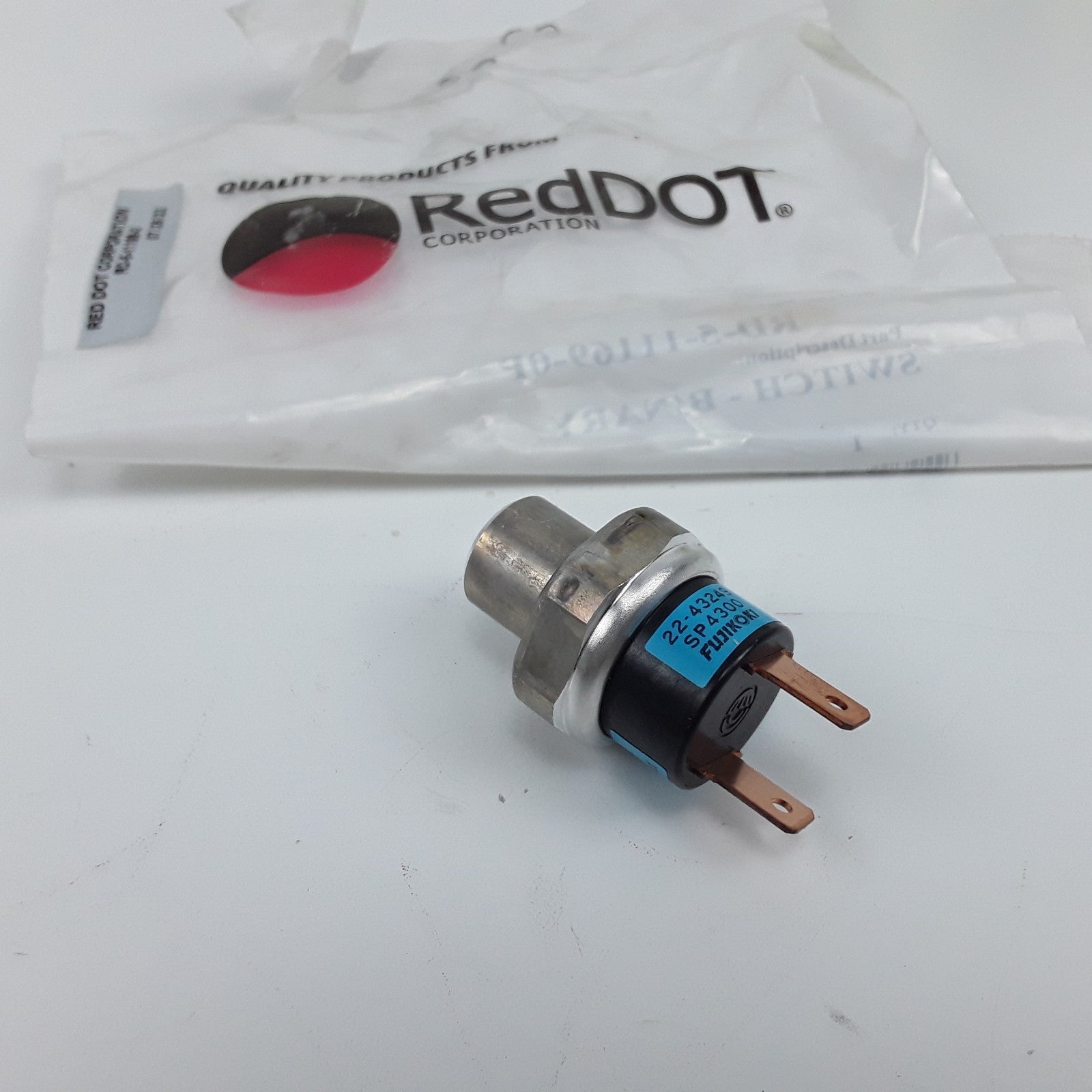 Binary Pressure Switch Fits Freightliner FLD120 FLD132 FLA086 FLL086 (1994-2003)