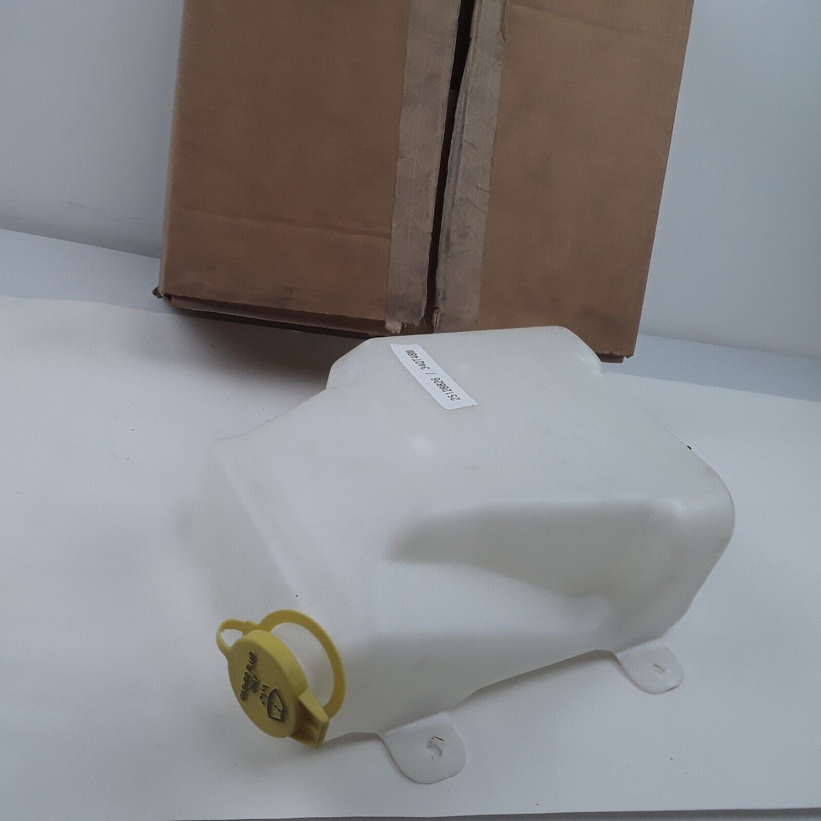 Mack Washer Fluid Reservoir Coolant Pump CH CL CV CX 34QT48M, 25128826, 34QT34AM