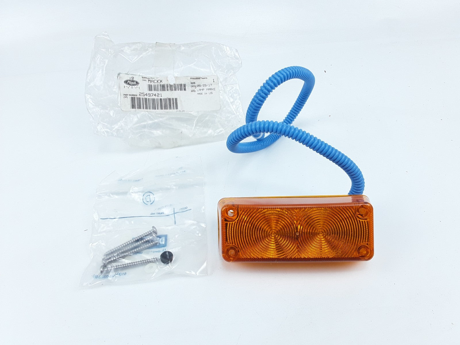 Mack 25497421 38M0380 Marker Light Assembly For Mack Trucks MR688P MR688S CH612