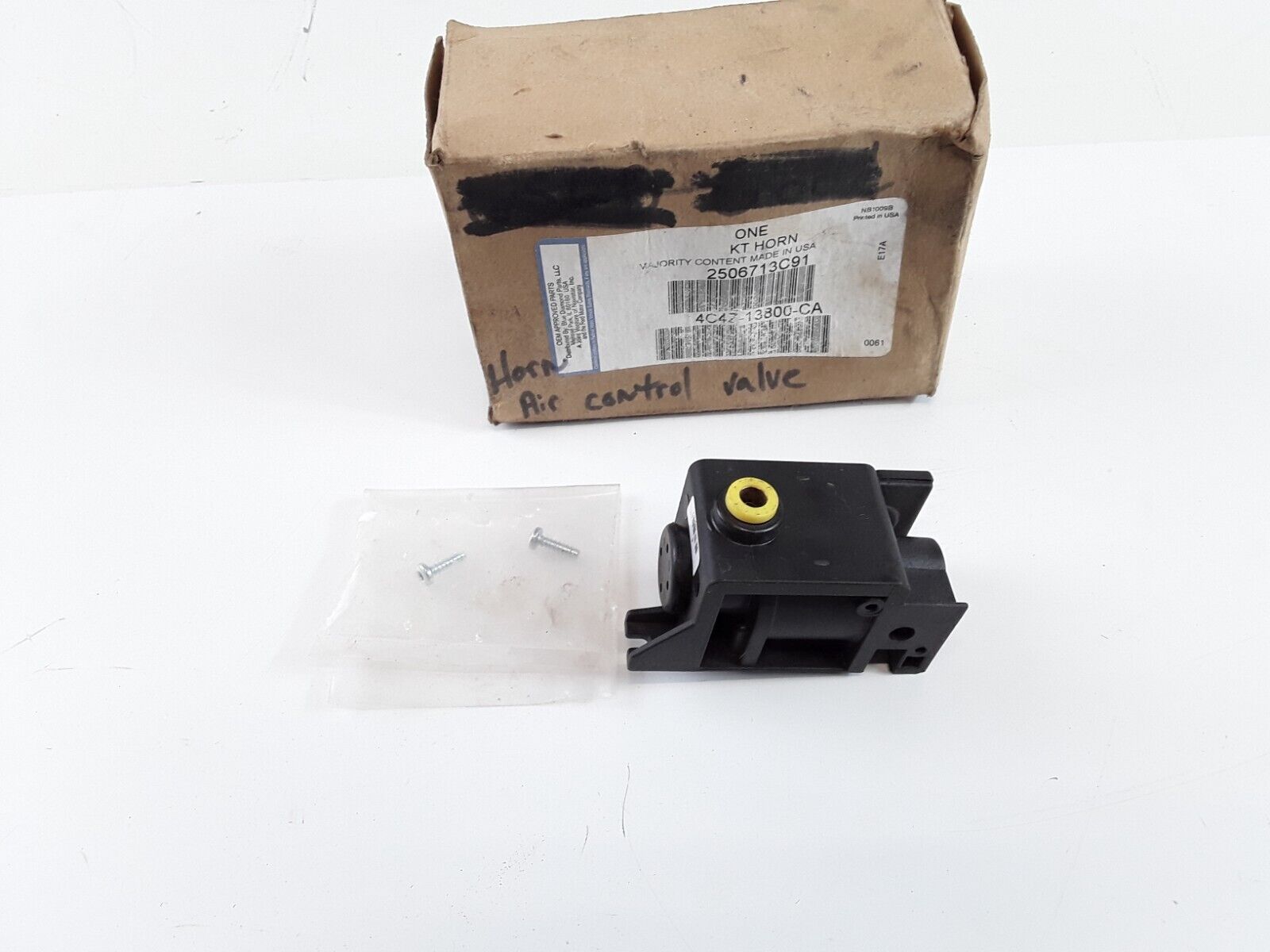 INTERNATIONAL NAVISTAR 2506713C91 Air Horn Solenoid Control Valve Normally Close - HotCarParts