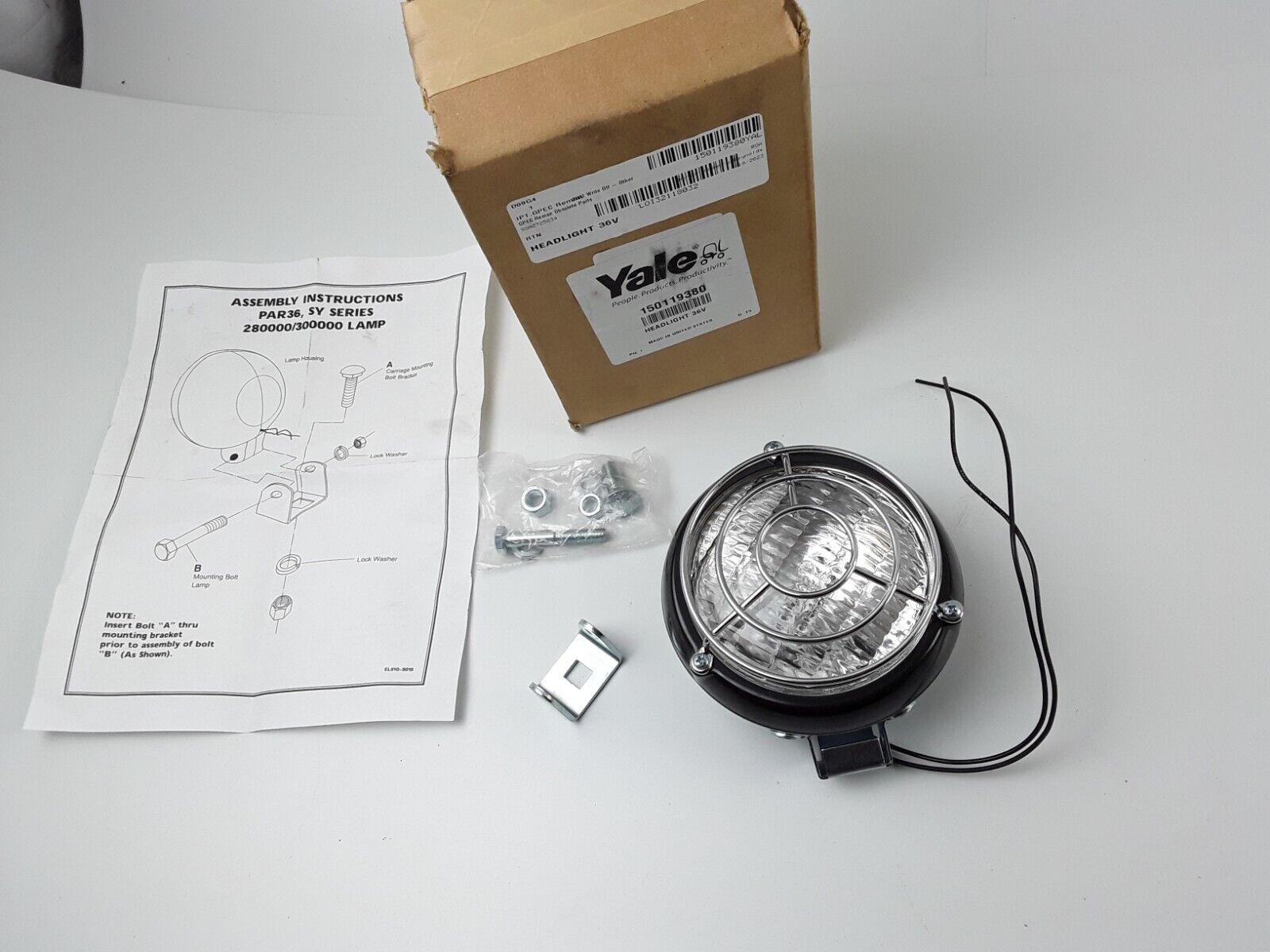 Yale 150119380 Forklift HEADLIGHT LIGHT W/GUARD 36 VOLT Parts Part Free Shipping - HotCarParts