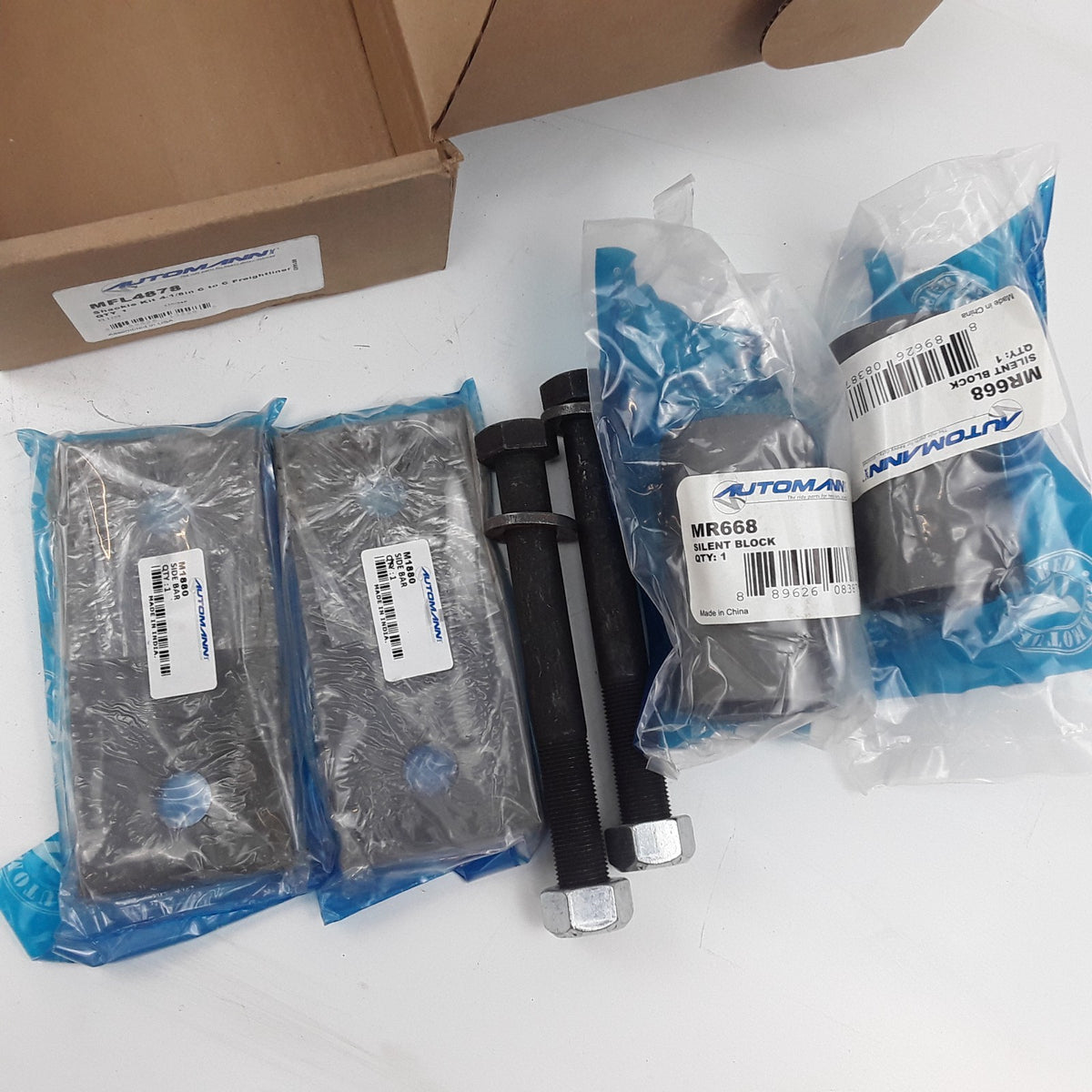 Automann MFL4878 Shackle Kit 4-1/8in Center to Center For Freightliner Trucks