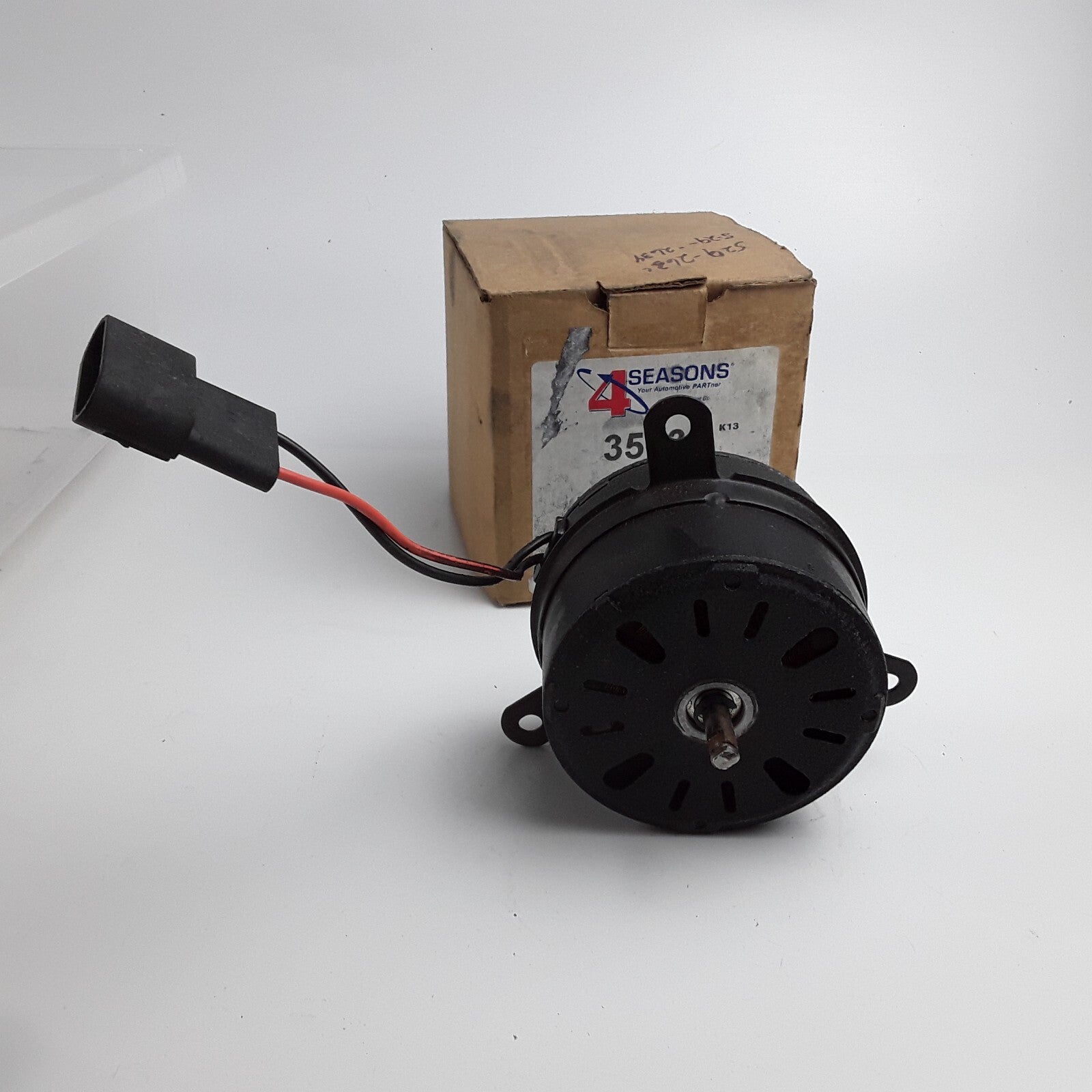 Condenser Fan Motor Fits Lincoln Continental 1995-2002 Nissan Quest 1993-1995