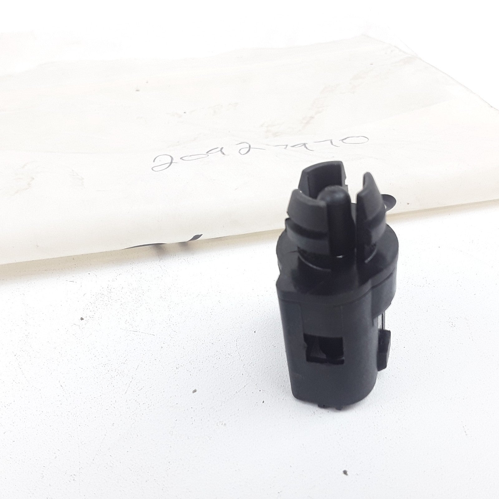 Volvo 20927970 Ambient Temperature Sensor Assembly Fits Volvo Trucks