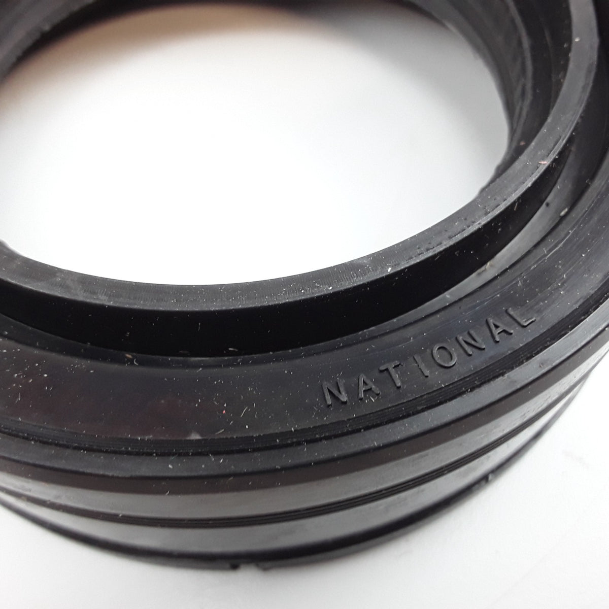 Drive Shaft Seal For Ford F-250 F-350 F-450 F-550 Super Duty Excursion 1999-2004