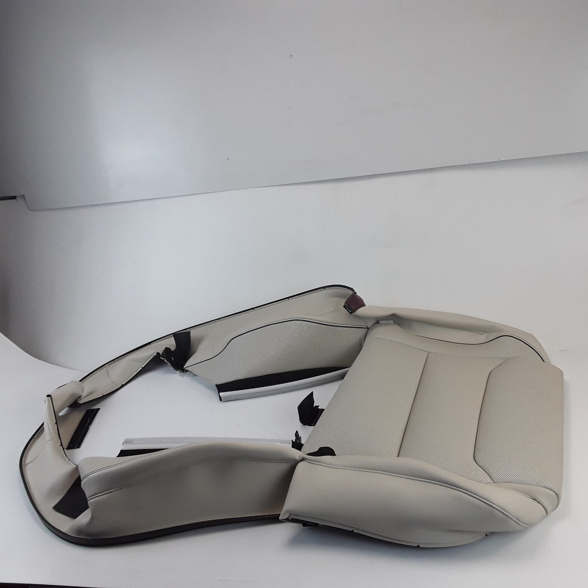 2ND ROW Monopost Seat Cover LH PERFORMANCE CREAM For Tesla Model X 1607766-05-G