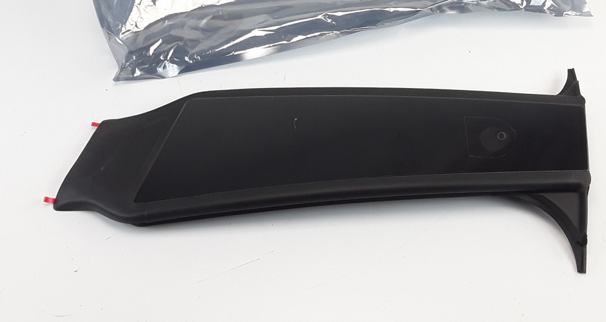 Model Y 2020-2025 RH B-Pillar Door Applique 1506886-00-H Genuine OEM
