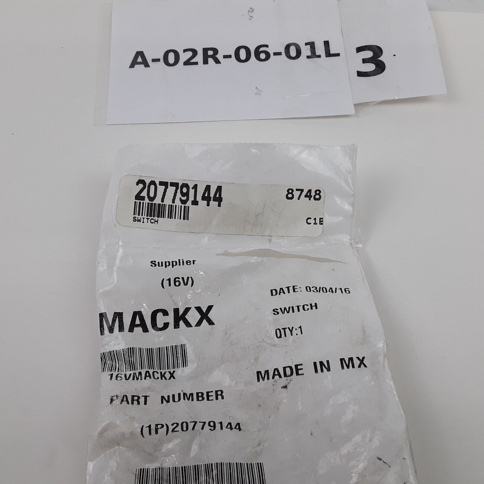 OEM Mack Truck 20779144 1MR3550M2 Air Conditioner Binary Low Pressure Switch