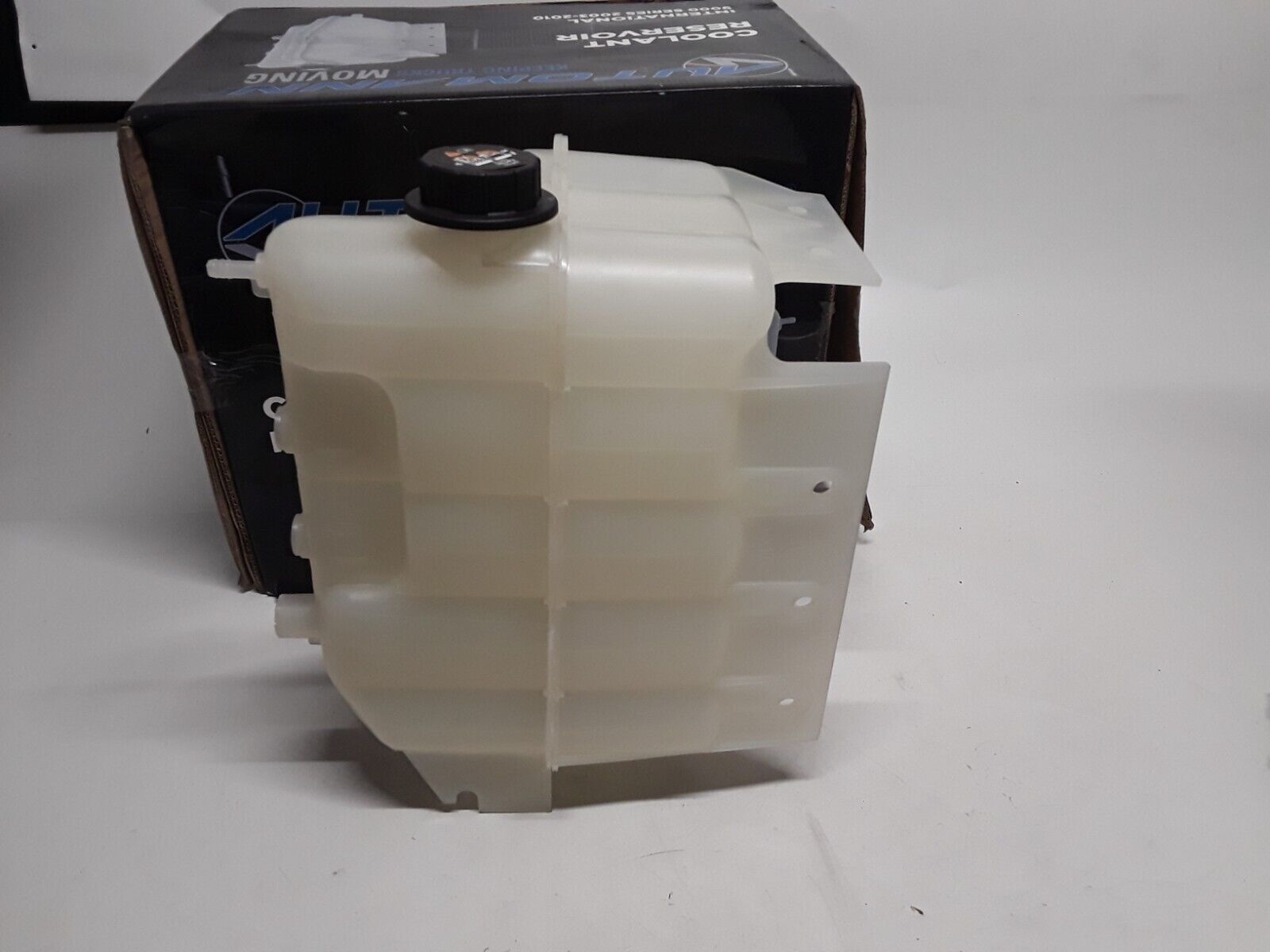 Engine Coolant Reservoir Tank For International 9200 9400 9900 2003-2009 2010 - HotCarParts