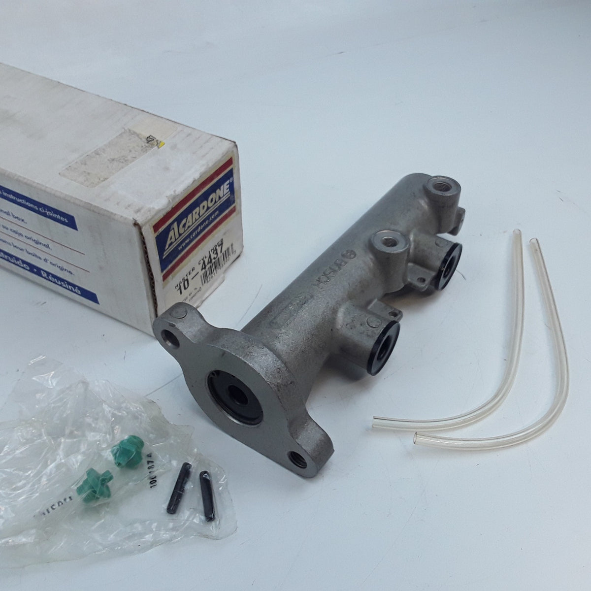 Cardone 10-4437 Master Cylinder Fits Dodge Ram 2500 Ram 3500 (2003 2004 2005)