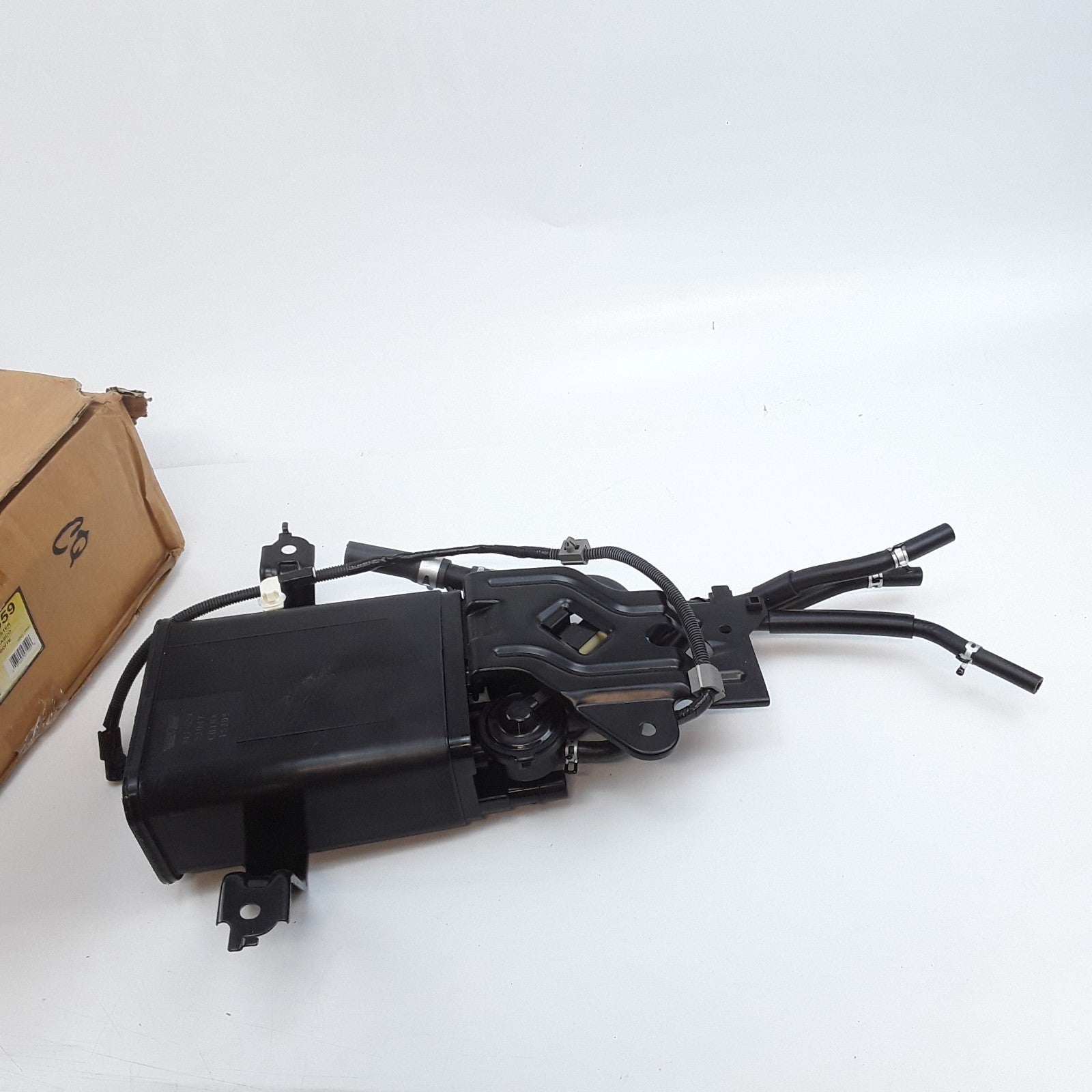 Dorman 911-659 Vapor Canister Assembly Fits Toyota 4Runner (2001-2002)
