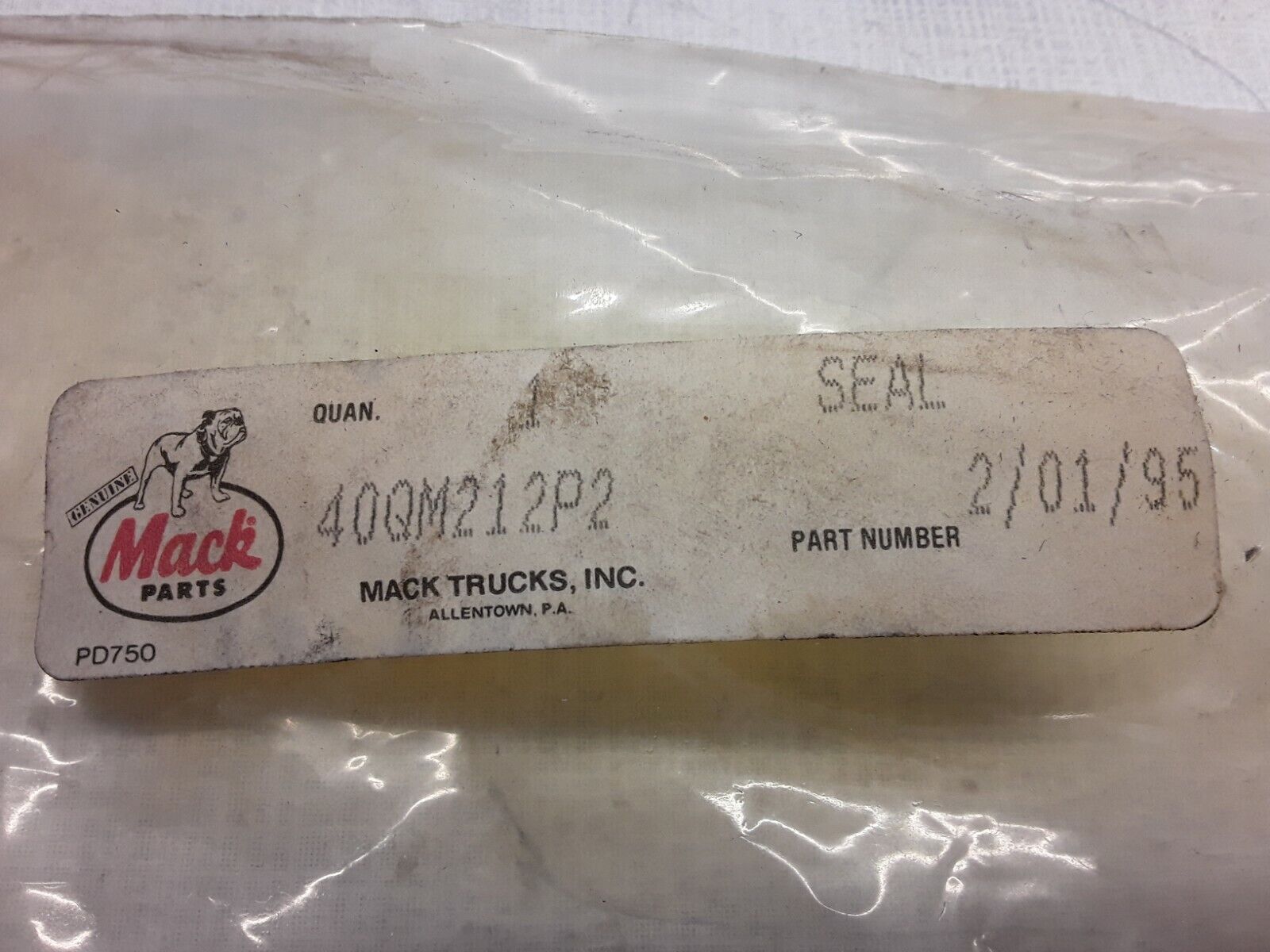 MACK 40QM212P2 SEAL - HotCarParts