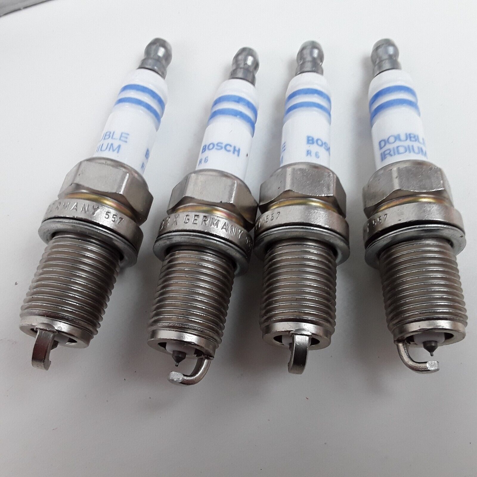 Set of 4 Bosch 9652 Double Iridium Spark Plugs Fits Dodge, Nissan, Toyota & More