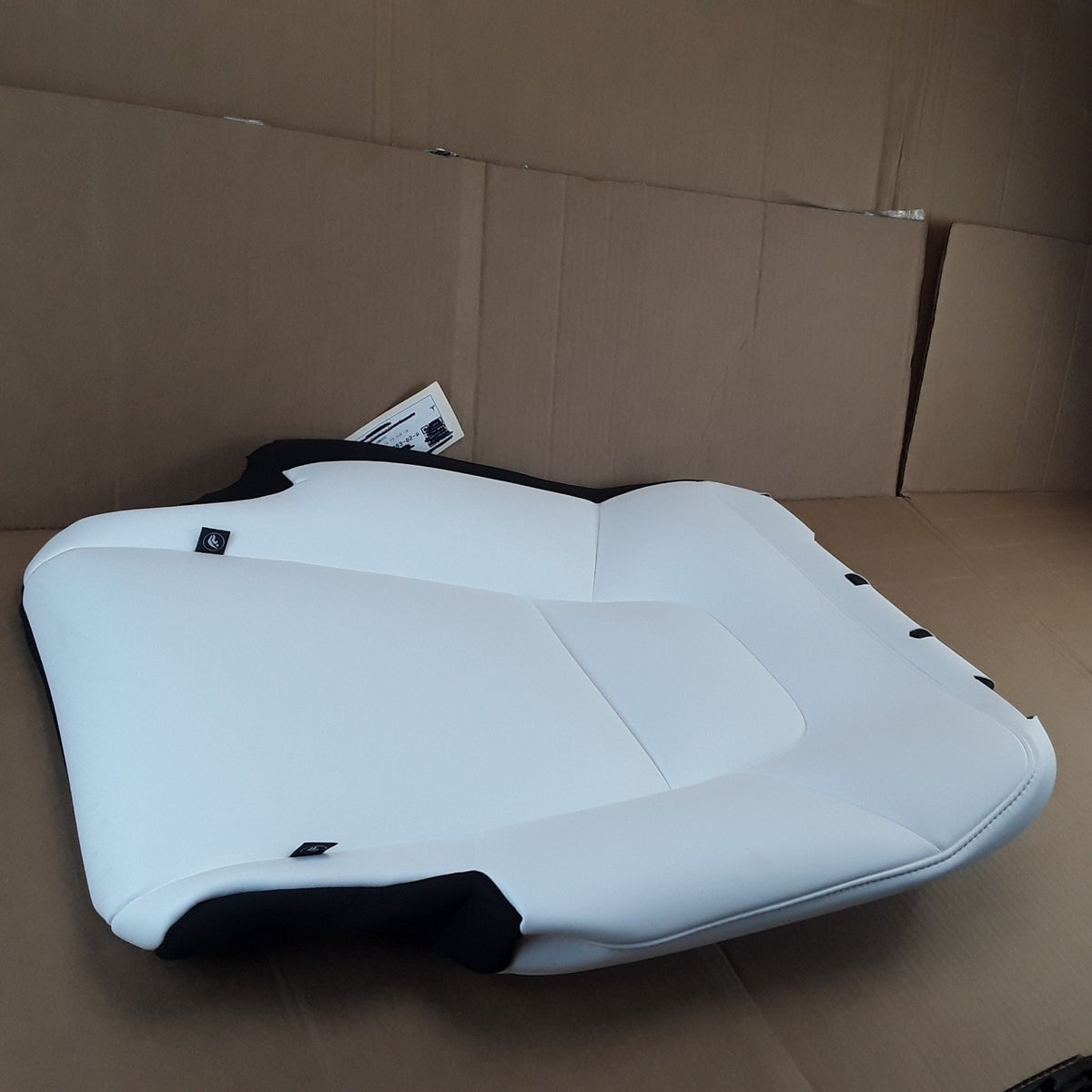 1963393-02-A LH White ISO Flag 2nd Row Seatback Cover Assembly For Tesla Model Y