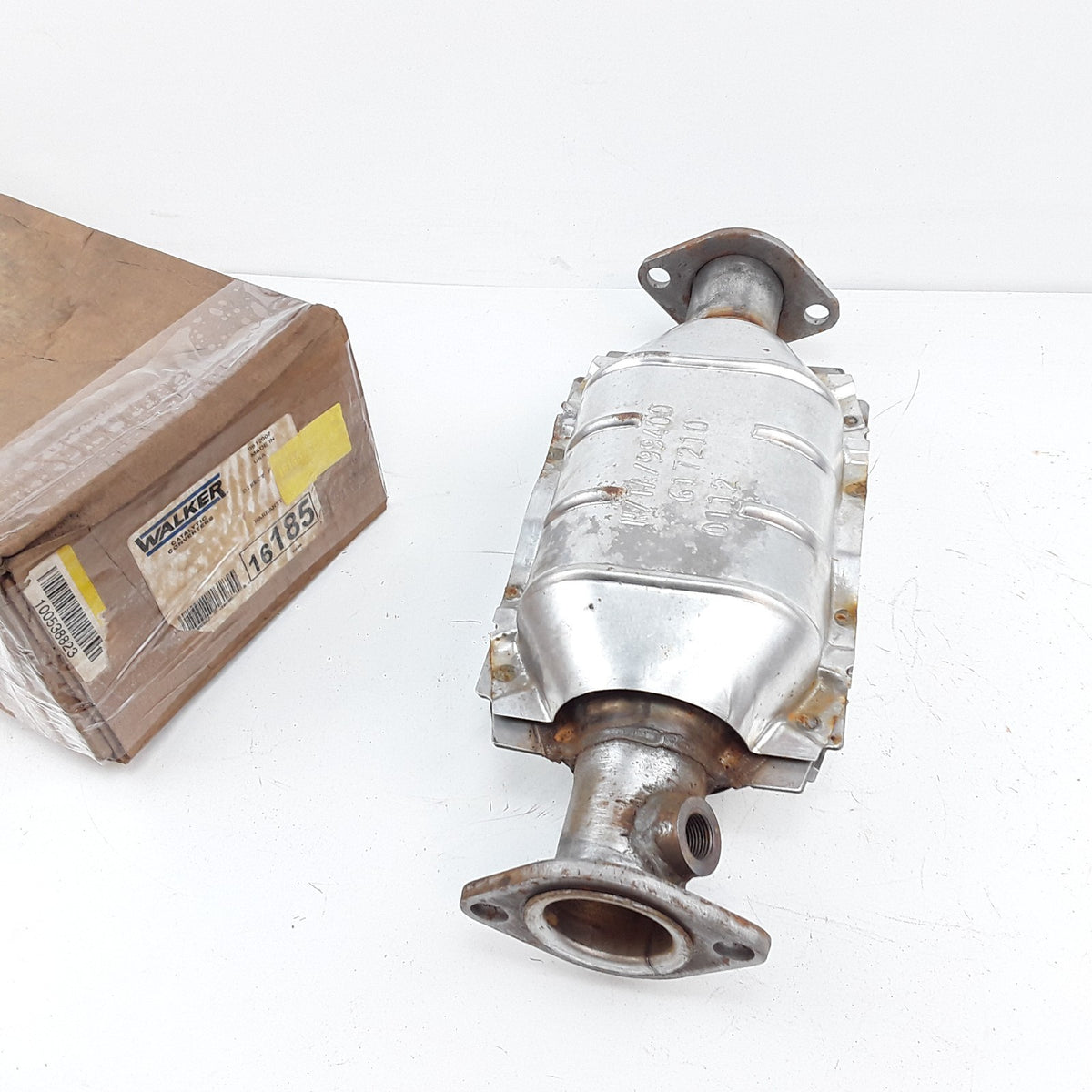Walker 16185 Catalytic Converter Fits Mitsubishi Lancer 2.0L-L4 2002 2003 2004