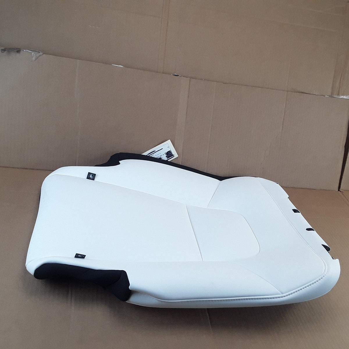 1963393-02-A LH White ISO Flag 2nd Row Seatback Cover Assembly For Tesla Model Y