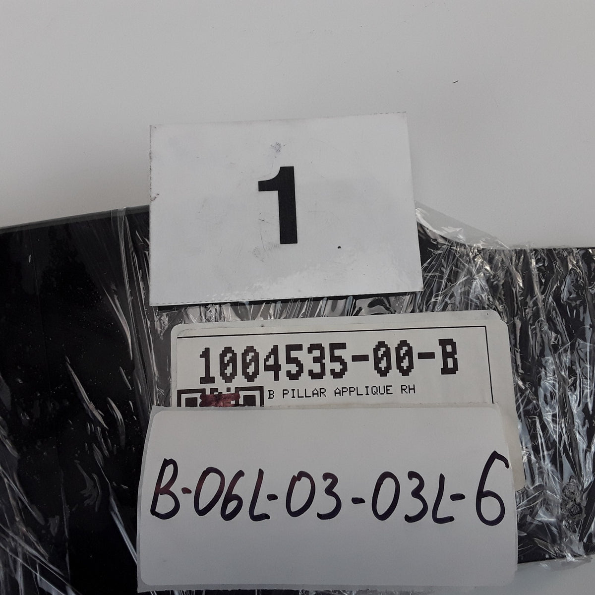 1004535-00-B Right B-Pillar Applique Assembly For Tesla Model S 2012-2021 OEM