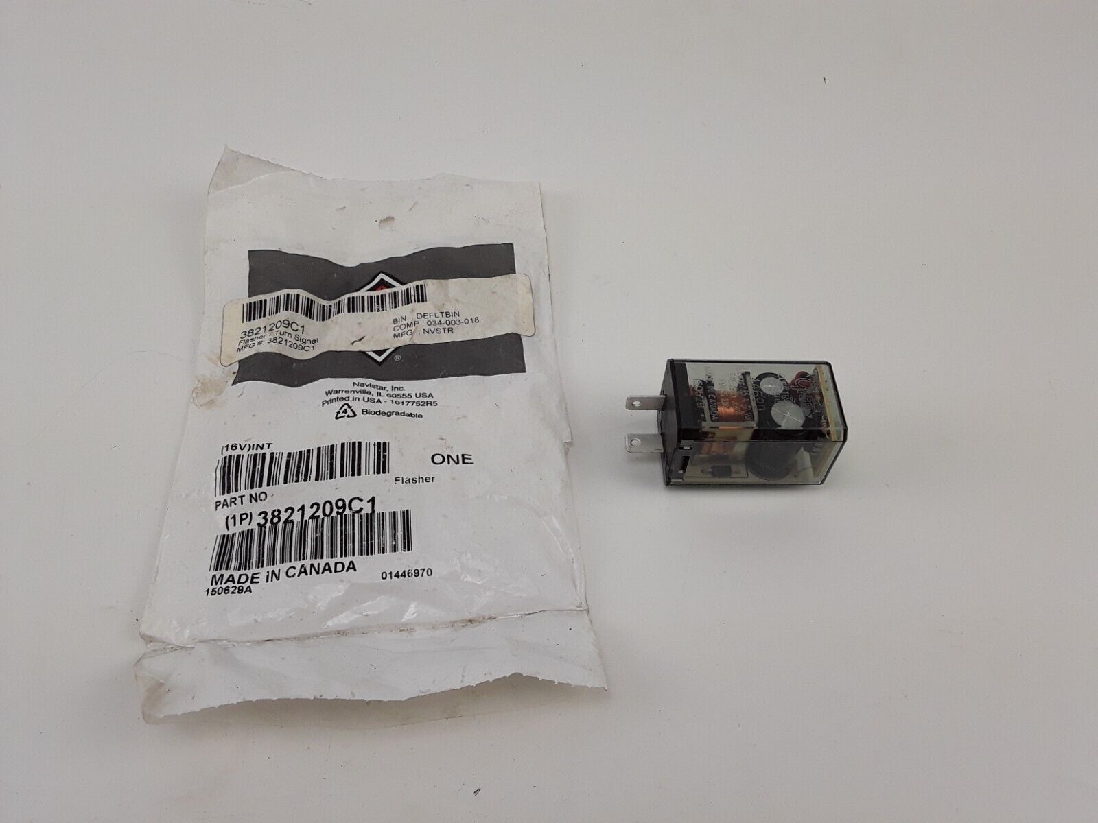 International Navistar 3821209C1 Turn Signal Flasher 2 Terminal 16 Lamp 35A 12V - HotCarParts