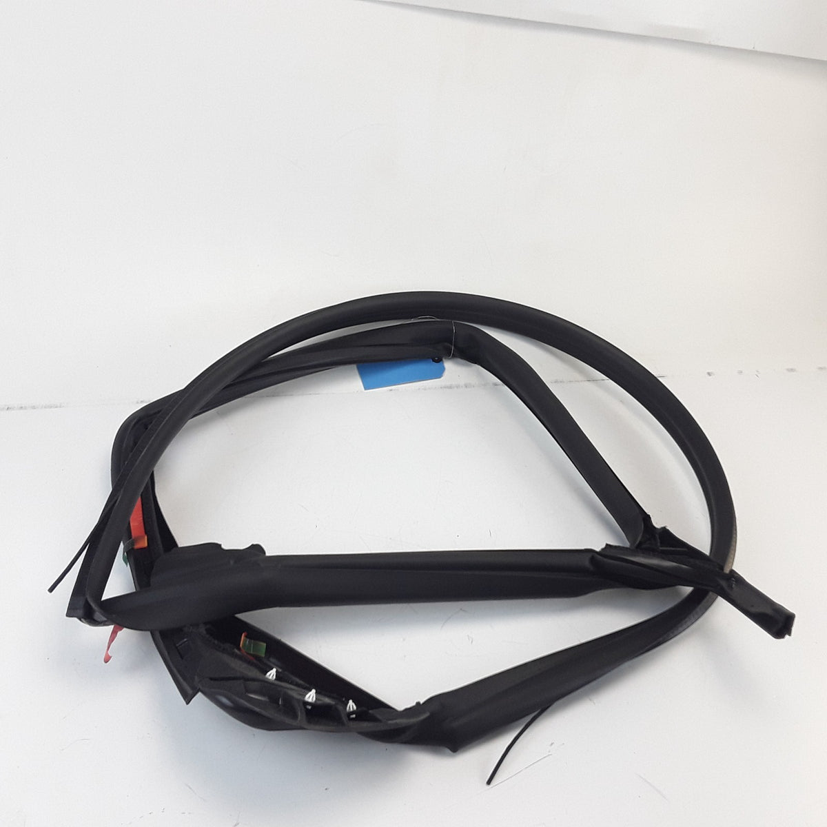 NEW 21-25 OEM Tesla Model S Front Right Passenger Door Rubber Seal 1606733-00-E