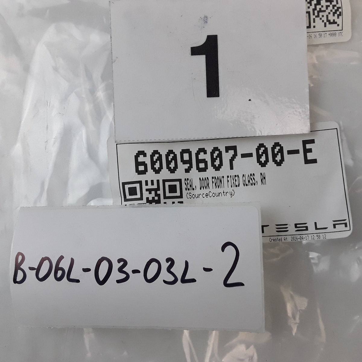 6009607-00-E Right Front Fixed Glass Door Seal For Tesla Model S 2012-2021 OEM