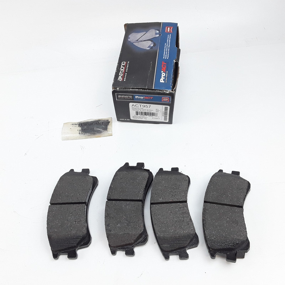 Akebono ACT957 Front Ceramic Disc Brake Pad Kit Fits Mazda 6 (2003 2004 2005)