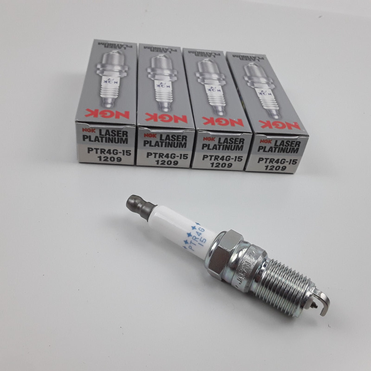 4 Spark Plug Fits Chevrolet C2500 1996 1997 1998 1999 GMC C6500 Topkick 2000