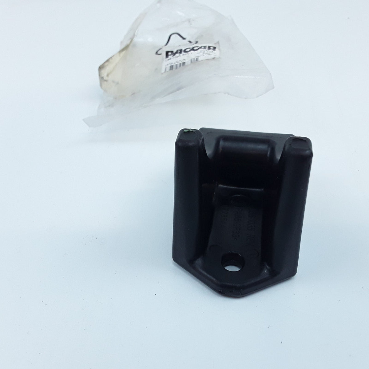 p/n L56-1035 Hood Latch Keeper Assembly Fits Kenworth T680, 700