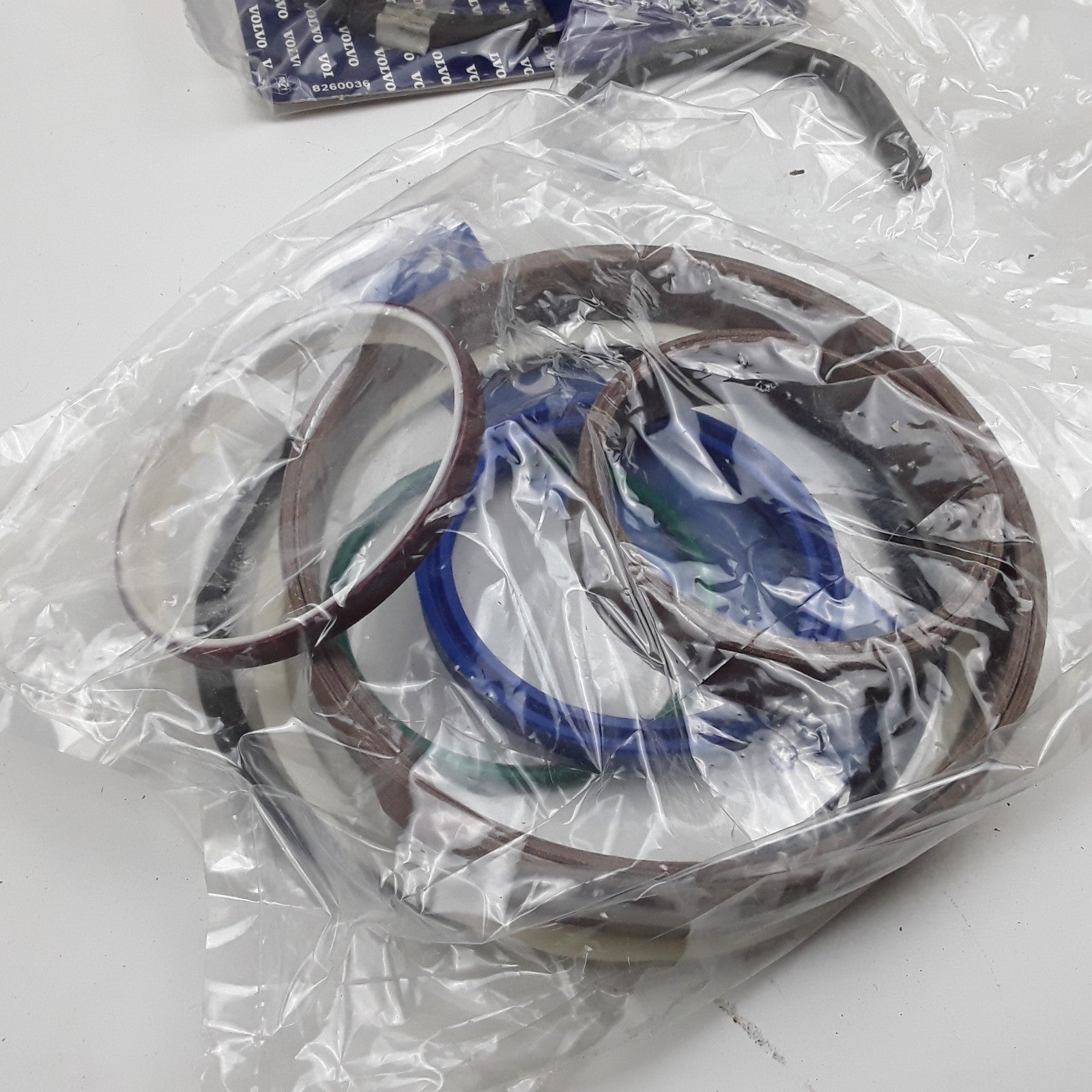 17238417 Lift Tilt Steering Cylinder Seal Kit Fits For Volvo Loader L180H 150G