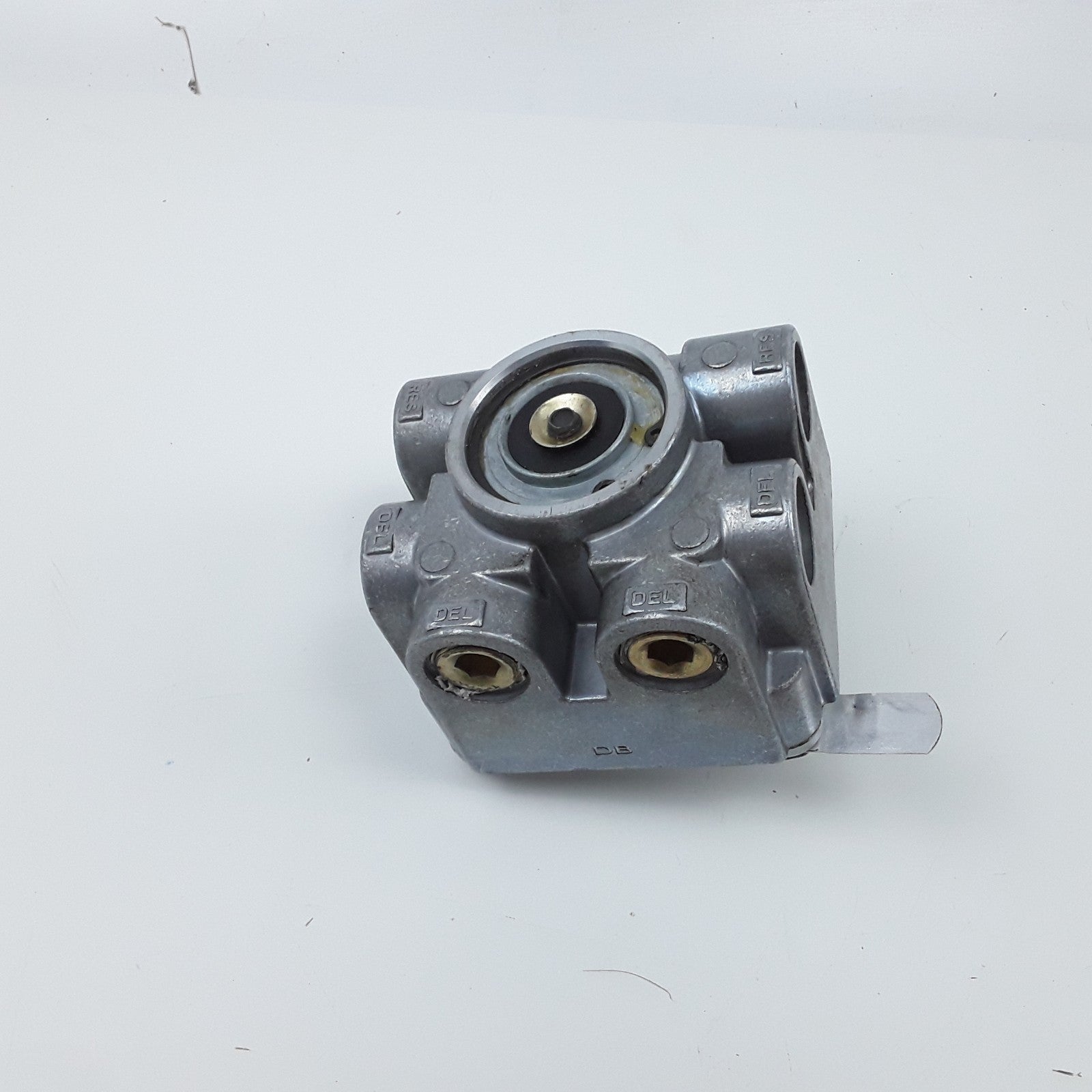 Air Brake Relay Valve 1/2" Supply & Delivery 1/4" Control 4.6 PSI Crack Pressure