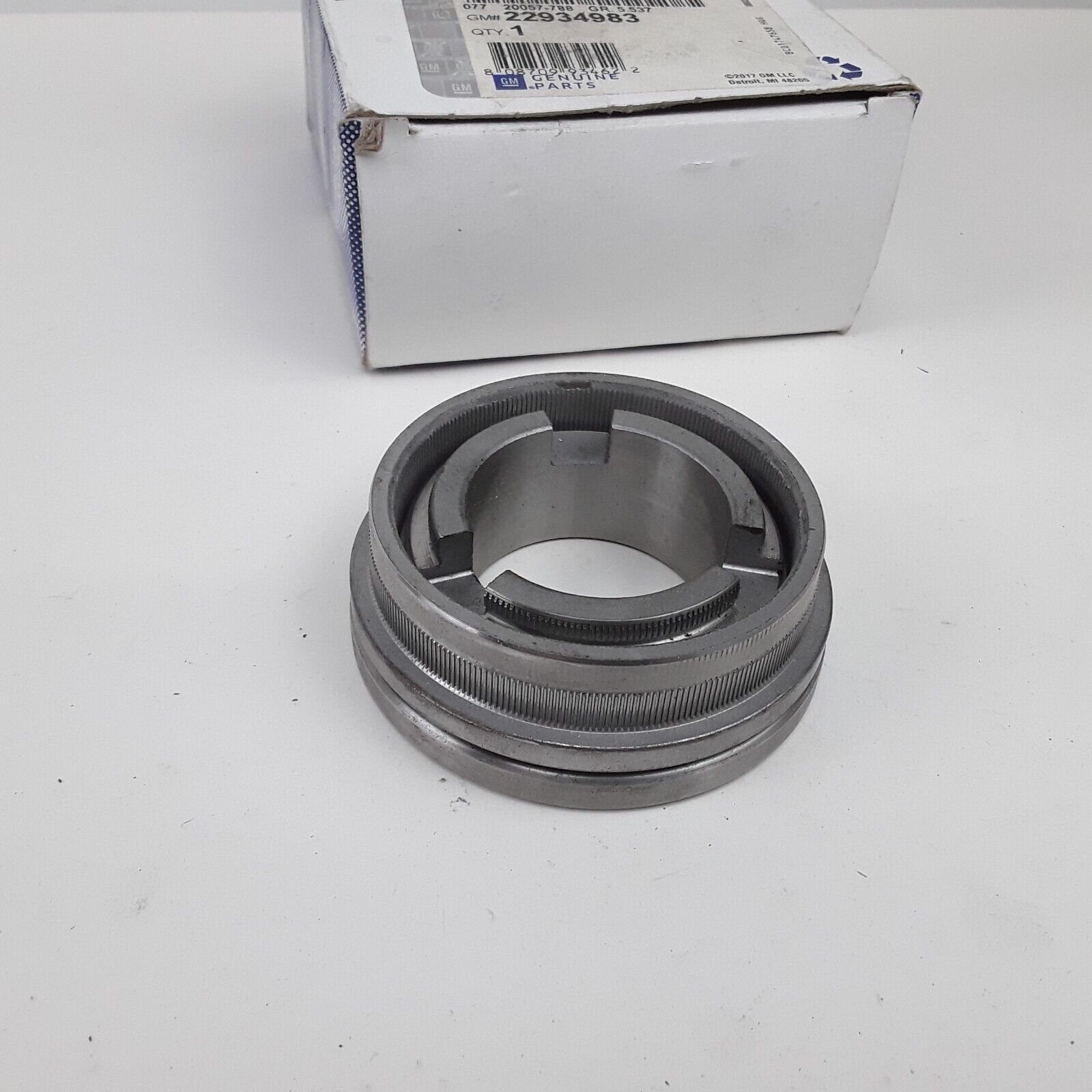 GM 22934983 Front Differential Bearing Adjuster Assembly for Cadillac, Chevrolet