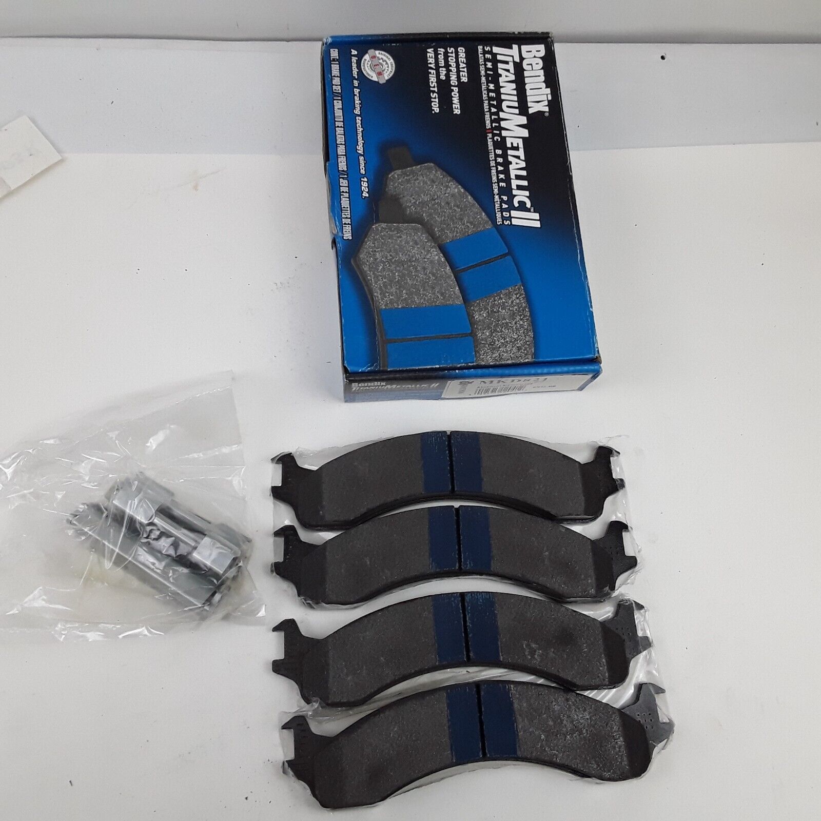 Bendix MKD821 Semi-Metallic Disc Brake Pad Set for Dodge Ram 2500, 3500 2000-03