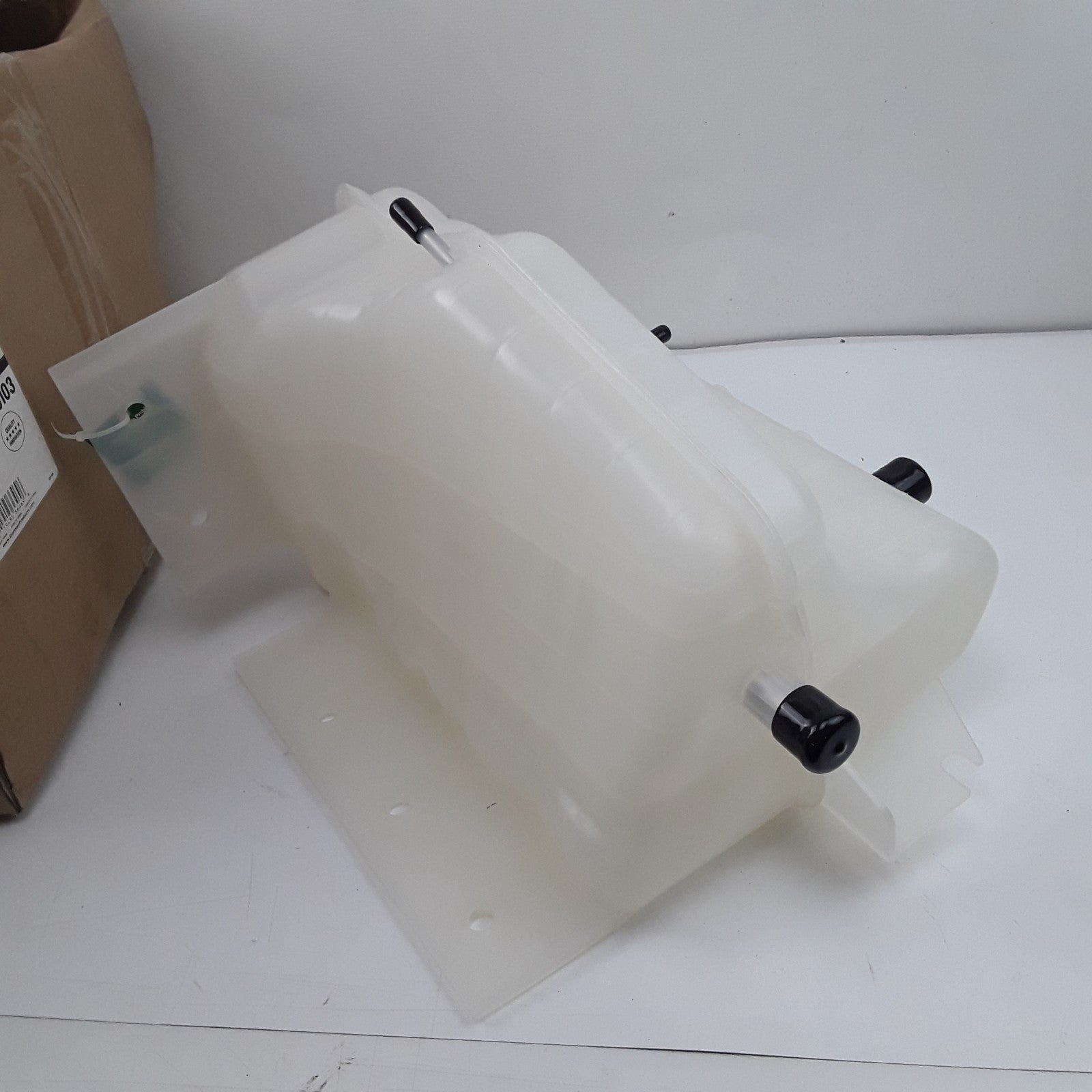 Front Engine Coolant Reservoir Fits International 5600i 5900i 9900i (2001-2013)