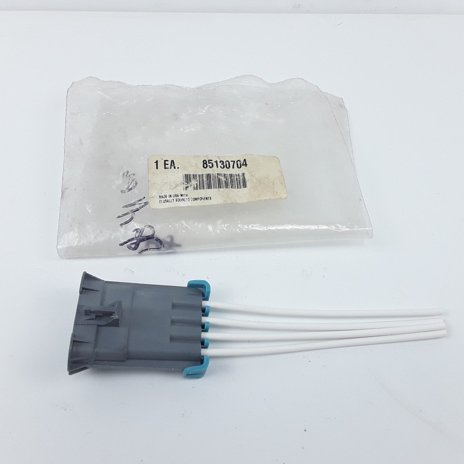 Multi Purpose Hardware Connector 85130704 For Mack & Volvo Heavy Duty Trucks