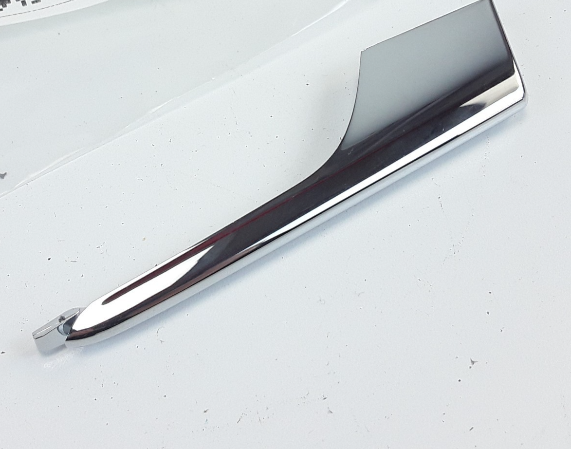Model X 2015-2021 RH Front Fog Light Lower Spear Trim 1049612-00-F OEM