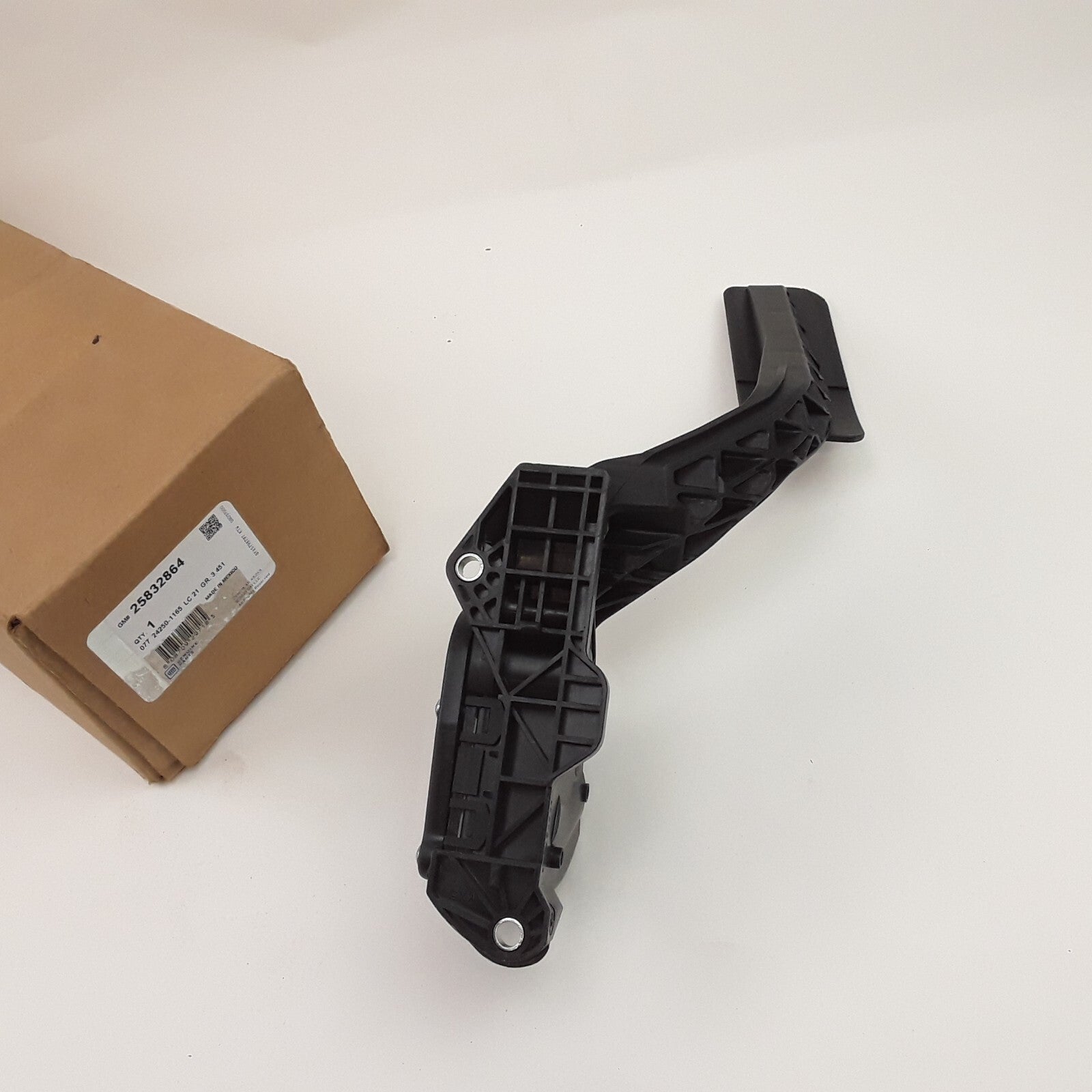 Floor Accelerator Pedal Pad Fits GMC Sierra 1500 2007-2011 Chevrolet Tahoe 07 09