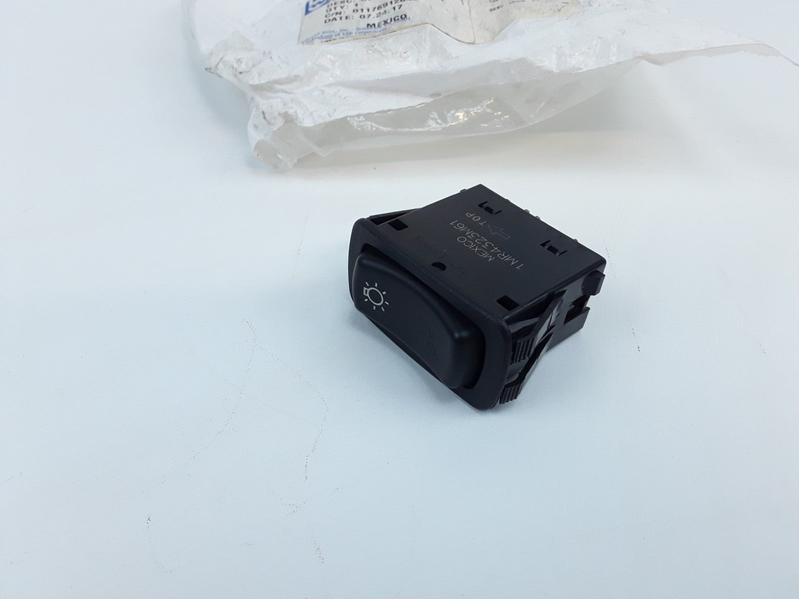 Mack 25173415 1MR4323M61 Rocker Switch Assembly Heavy Duty For Mack Truck